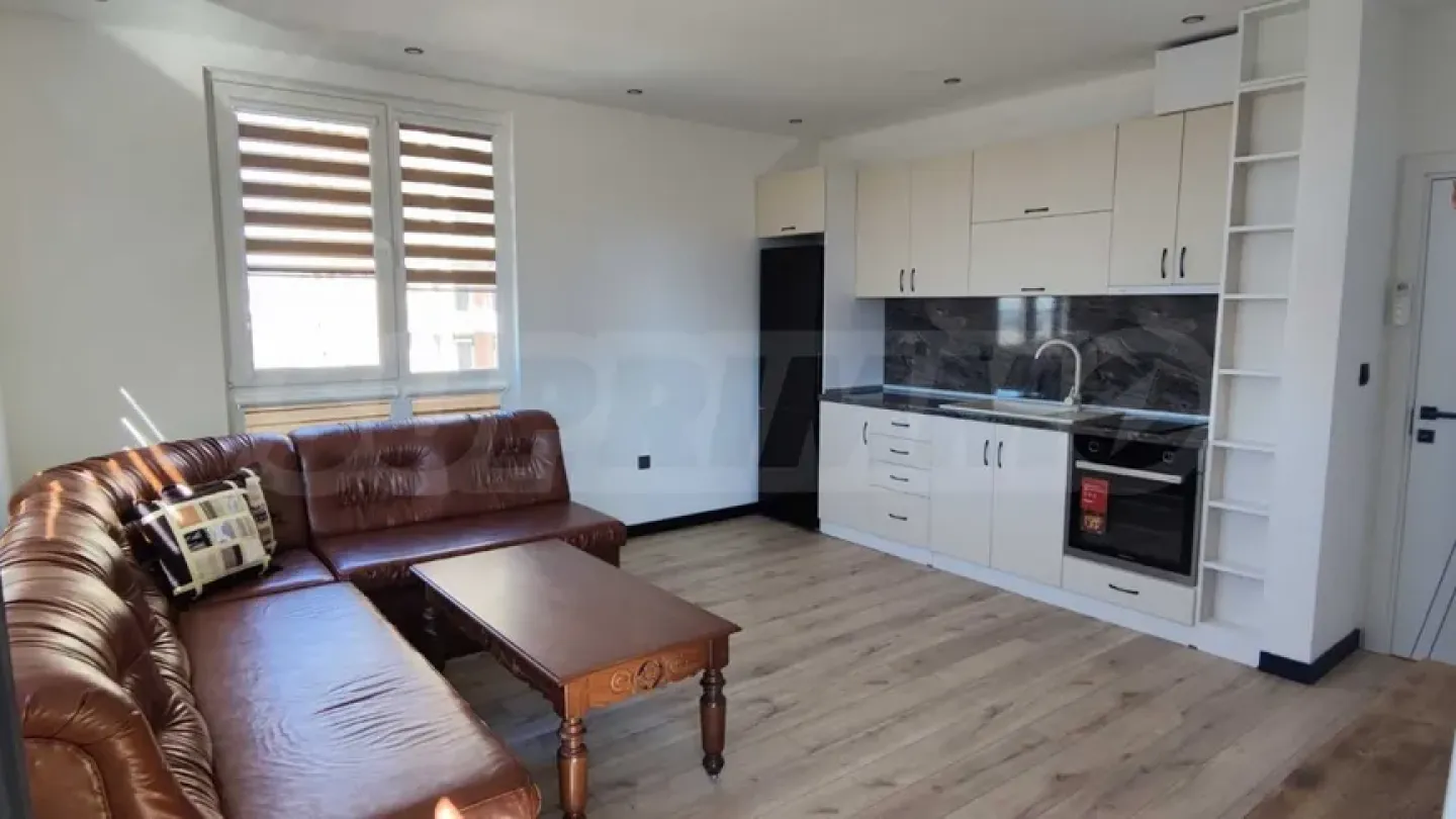 Spacious 2-Bedroom Apartment w/ Parking in Burgas - Image 3