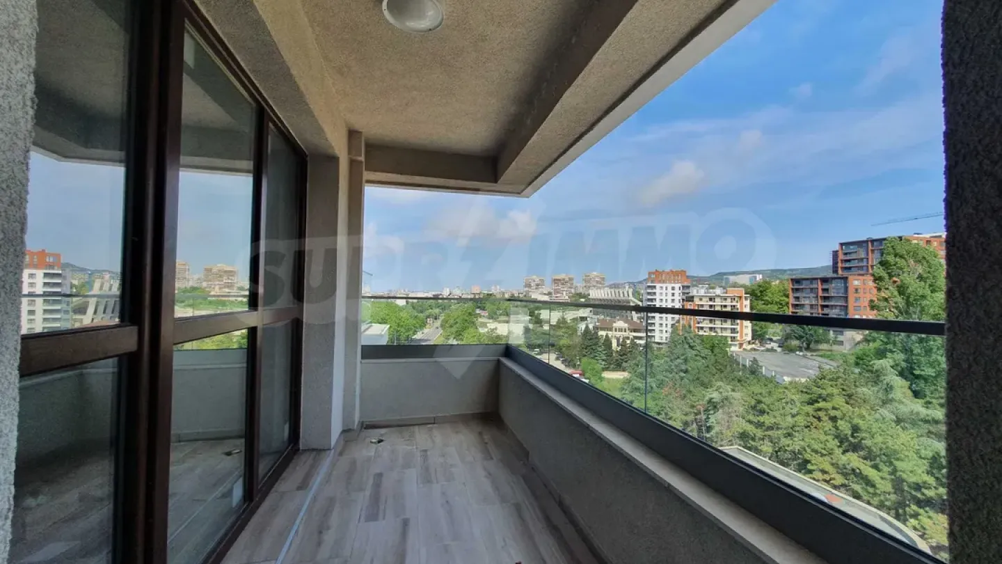 Spacious Varna Apartment with Stunning Sea Views. - Image 2