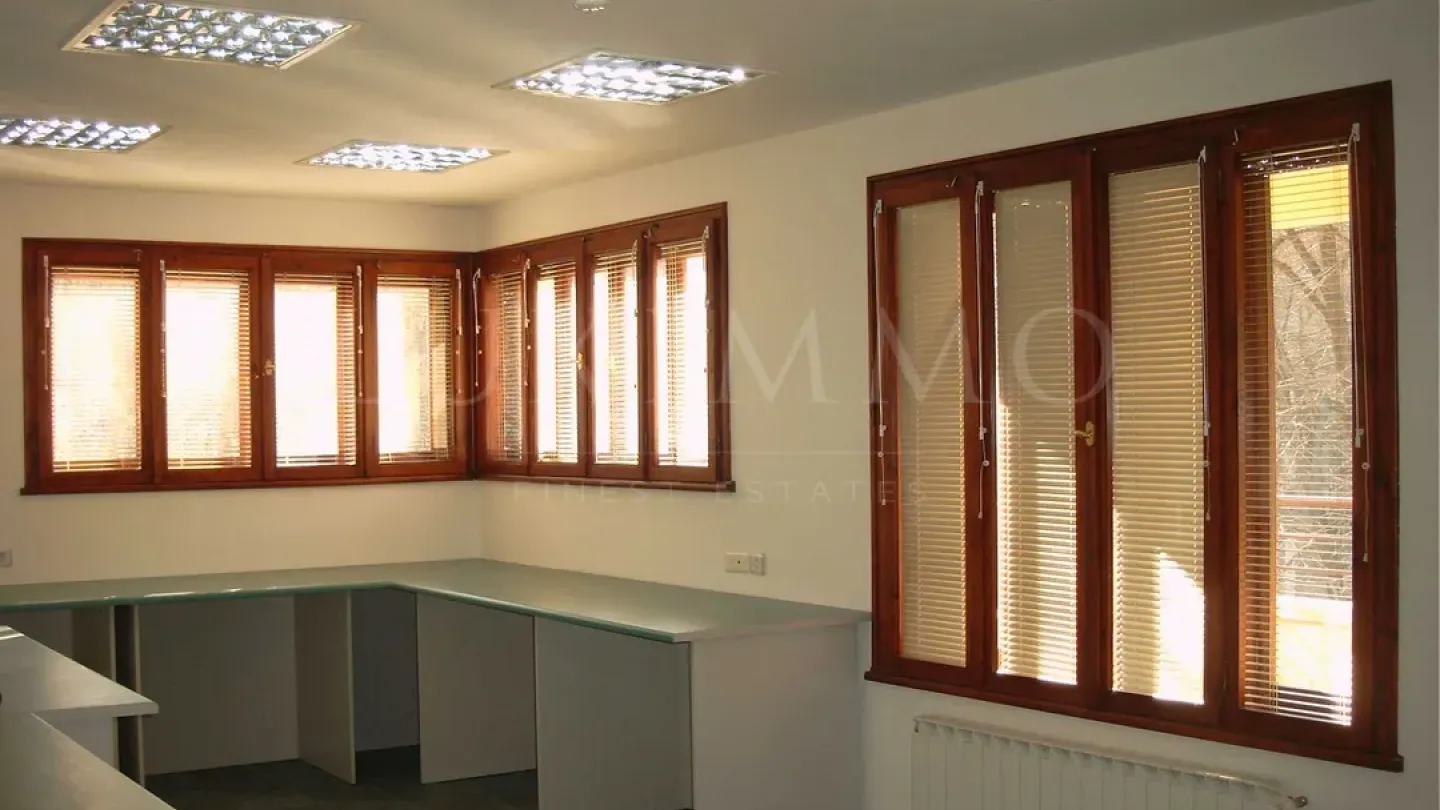 Spacious 5-Bedroom House in Central Plovdiv – Unique Investment Opportunity - Image 4