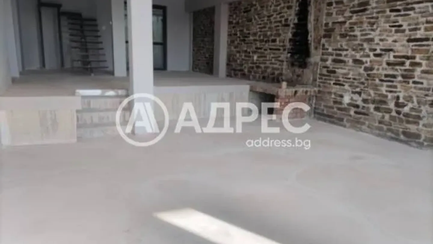 Spacious Family Home with Spa Facility in Stara Zagora, Bulgaria - €260,000 - Image 4