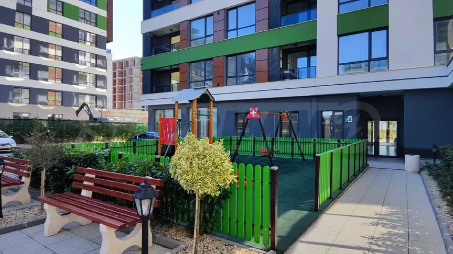 Spacious 2-Bedroom Apartment w/ Parking in Burgas - Image 4