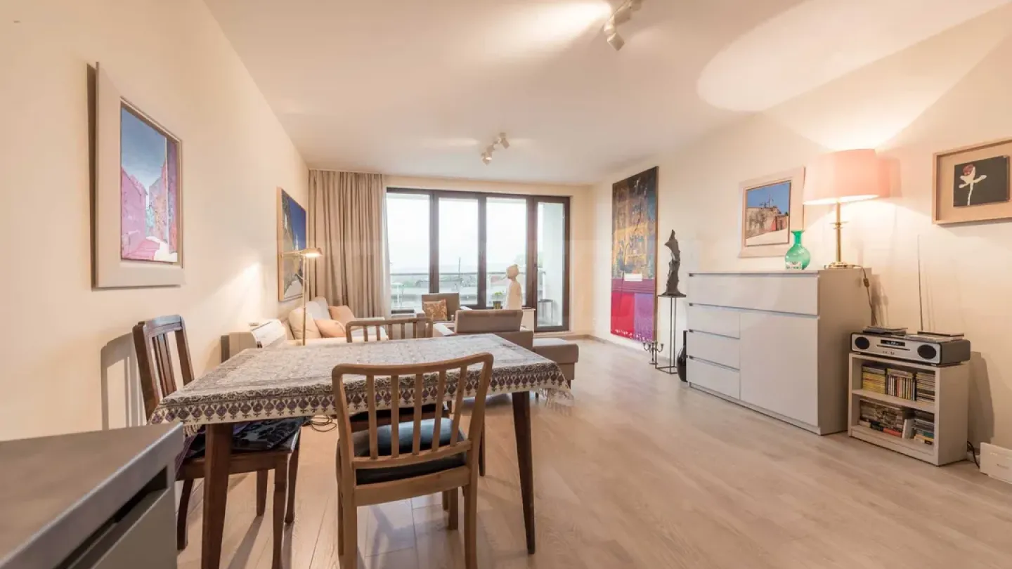 Spacious Sea View Apartment in Varna Center - Image 2