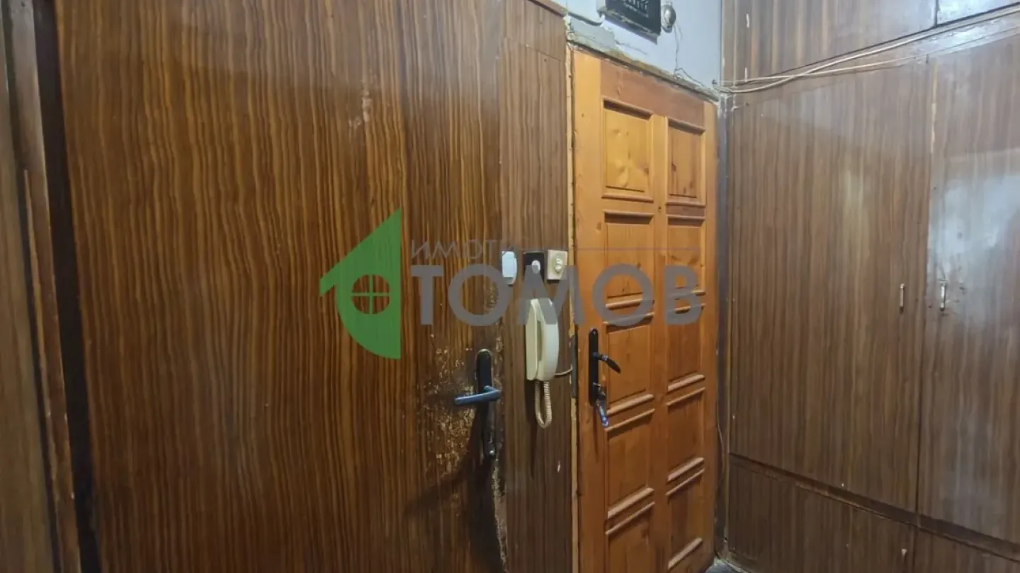 Spacious 3-Bedroom Apartment in Central Stara Zagora for Sale - Image 5