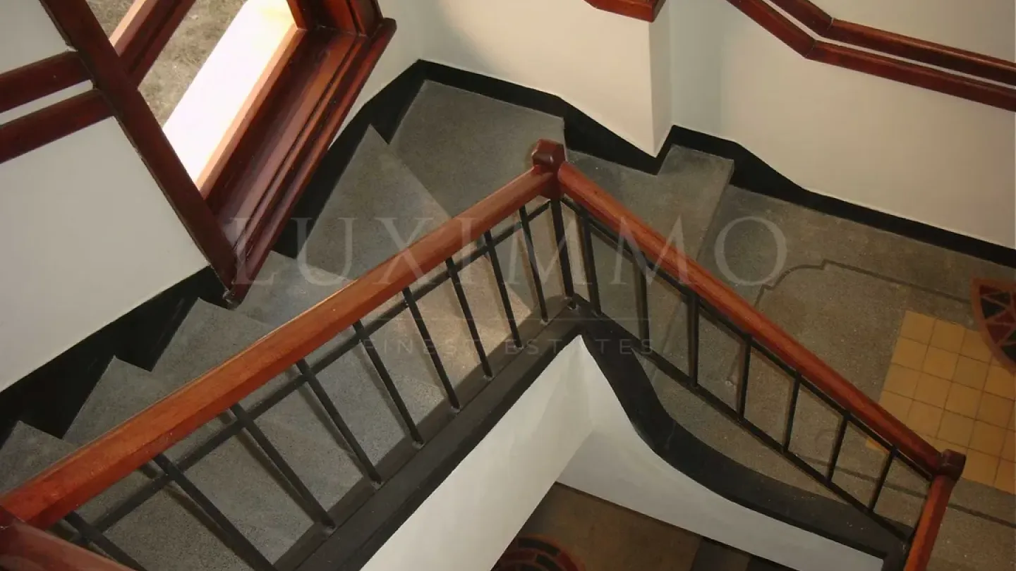 Spacious 5-Bedroom House in Central Plovdiv – Unique Investment Opportunity - Image 2