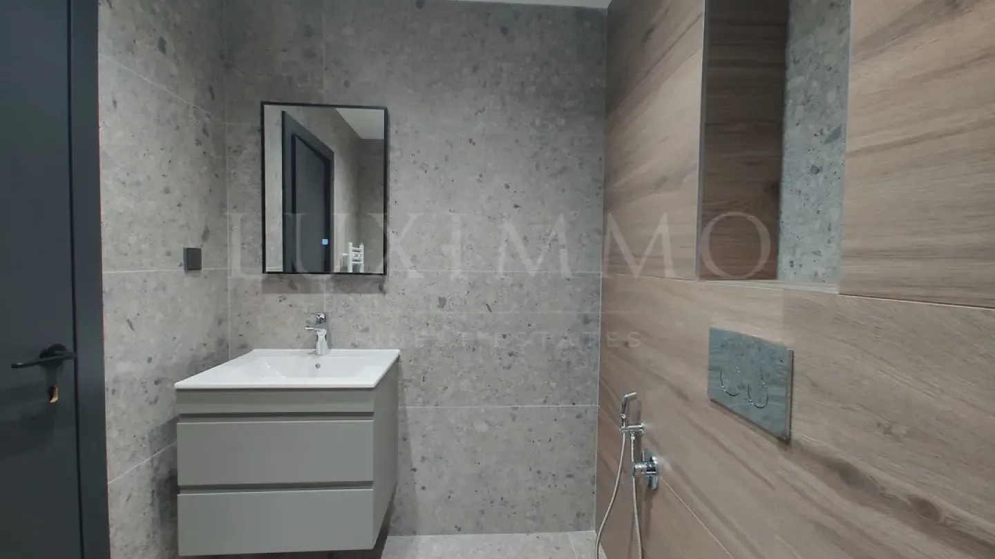 Stylish 2-Bedroom Apartment in Vitosha District, Sofia - Image 4