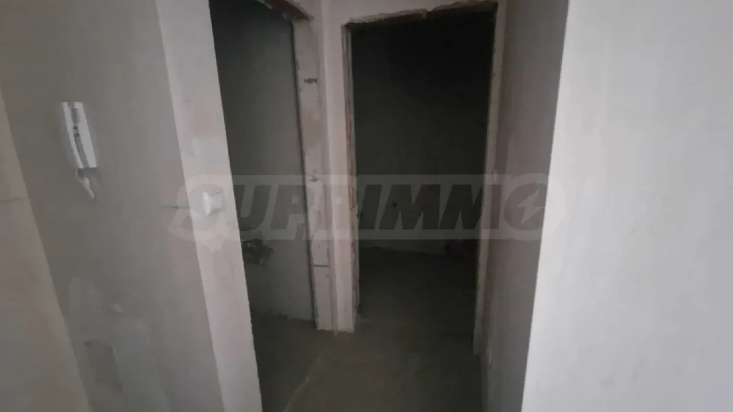 Spacious Apartment Near Varna Cathedral for Sale - Image 2