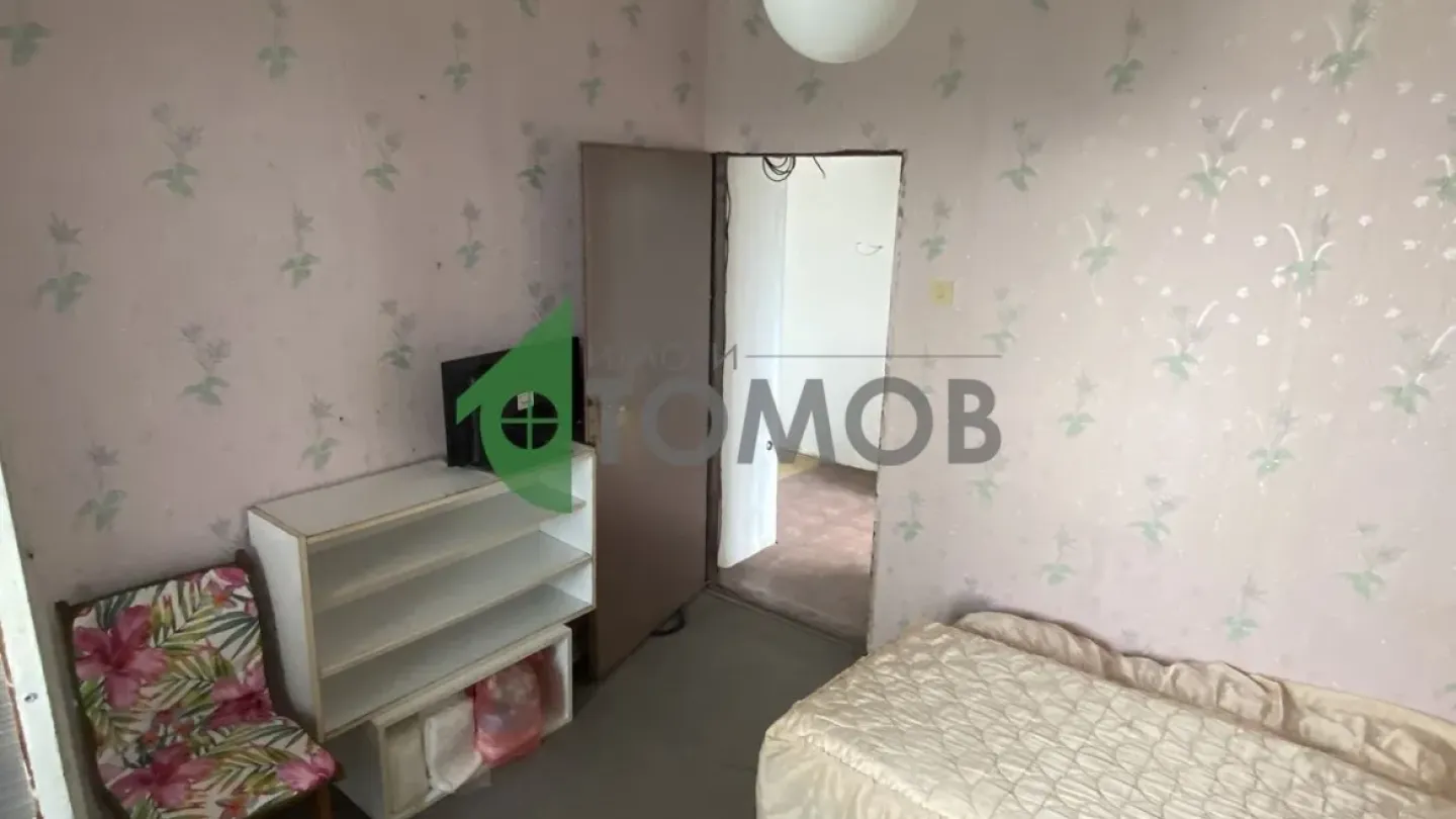 Spacious Three-Bedroom Apartment with Stunning City Views. - Image 4