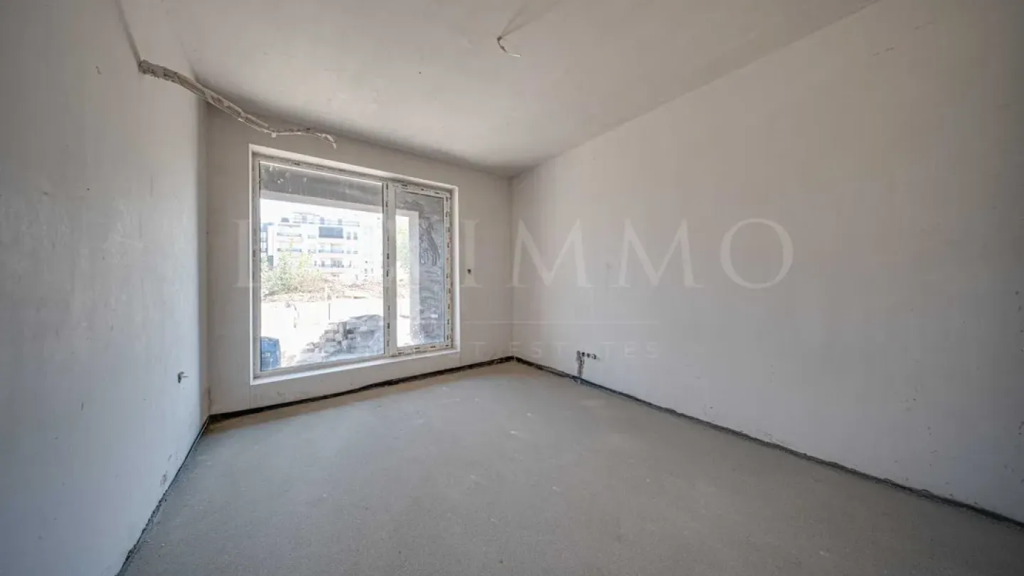 Spacious Two-Bedroom Apartment with South-Facing Yard in Malinova Dolina - Image 5