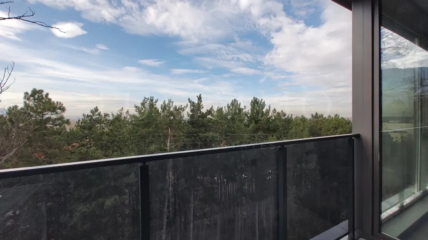 Stylish 2-Bedroom Apartment in Vitosha District, Sofia - Image 5