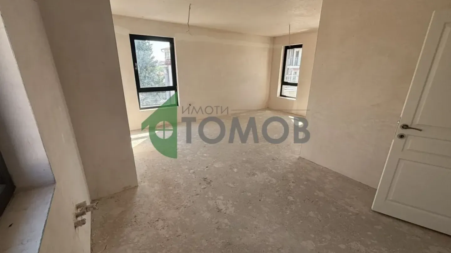 Spacious 3-Bedroom Apartment Near Park in Stara Zagora - Image 5