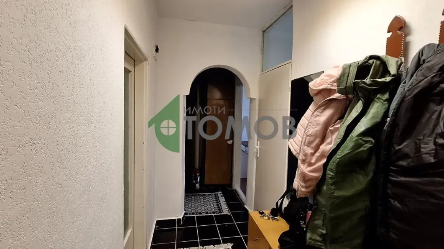 Spacious 3-Bedroom Apartment in Zheleznik, Stara Zagora - Image 3