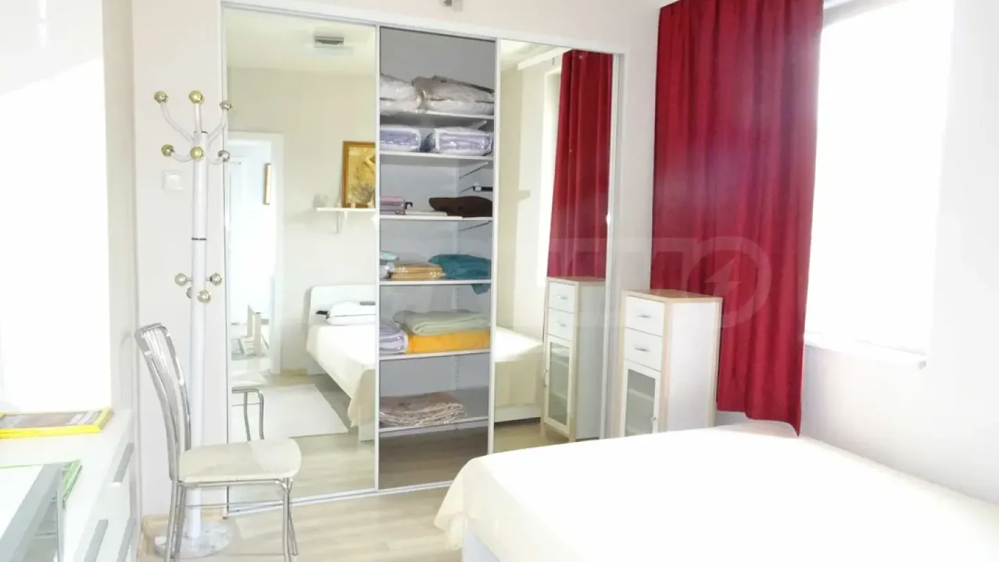 Spacious 3-Bedroom Apartment Near Varna University & City Center - Image 1