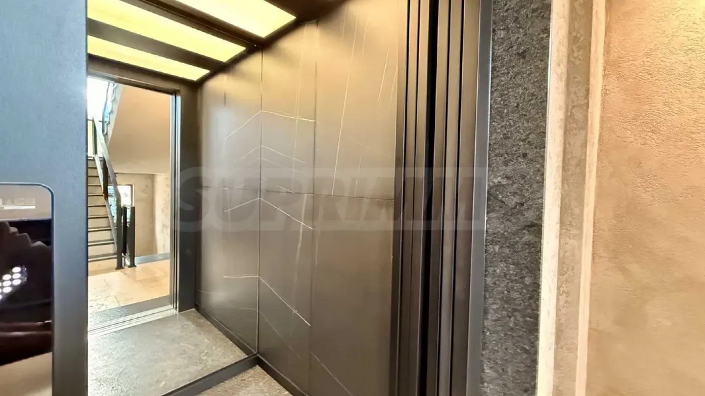 Spacious 3BR Apt w/ Greblena Base View - Image 5