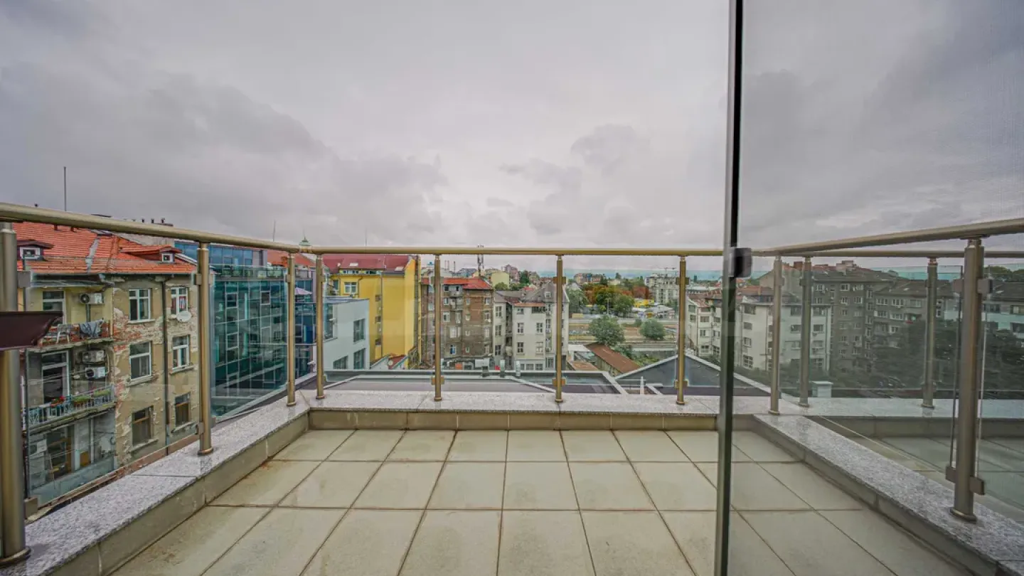 Luxurious Sofia Penthouse - City Center Gem - Image 2