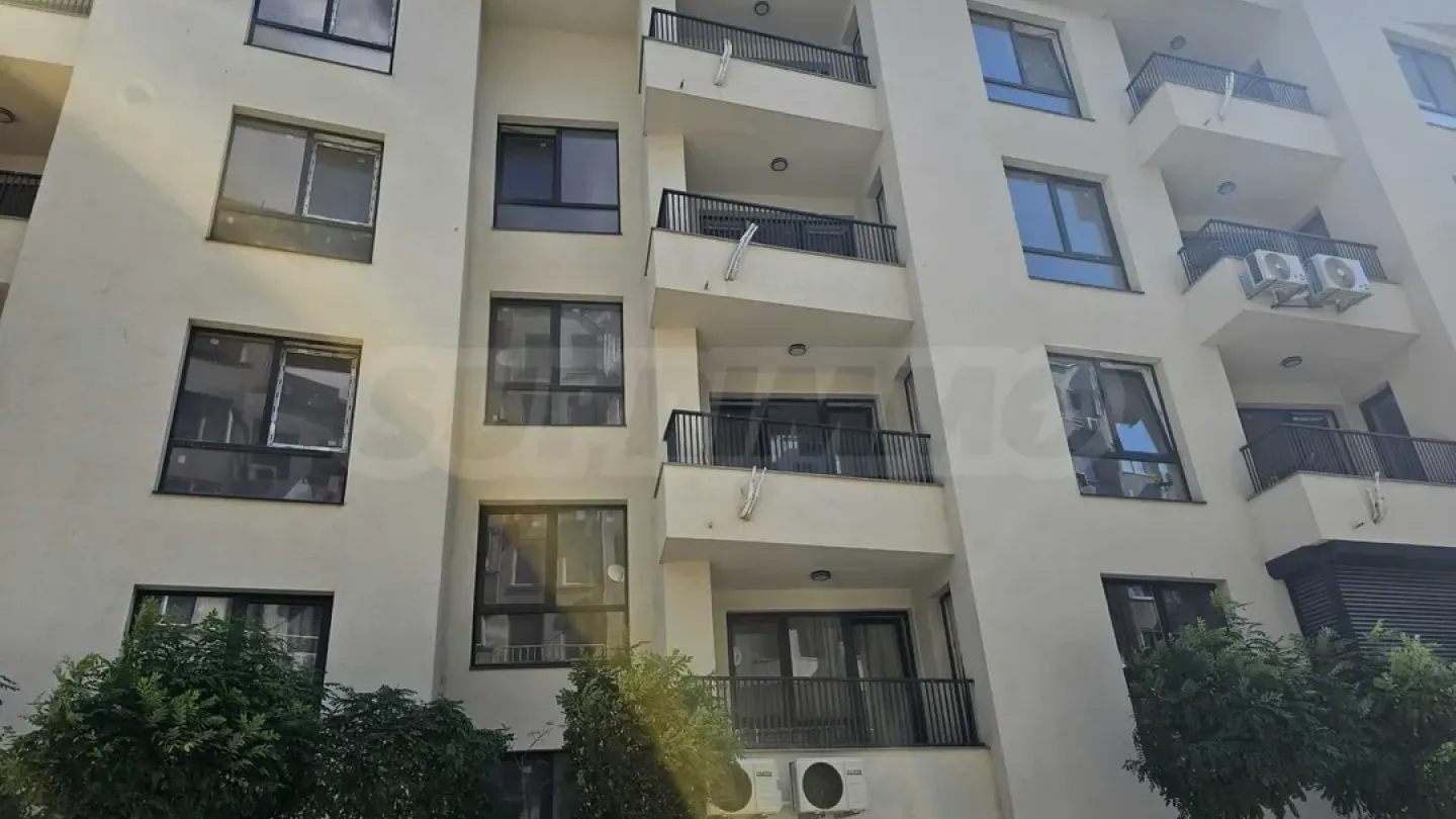 Modern 2-Bedroom Apartment Near Grand Mall, Varna - Image 2