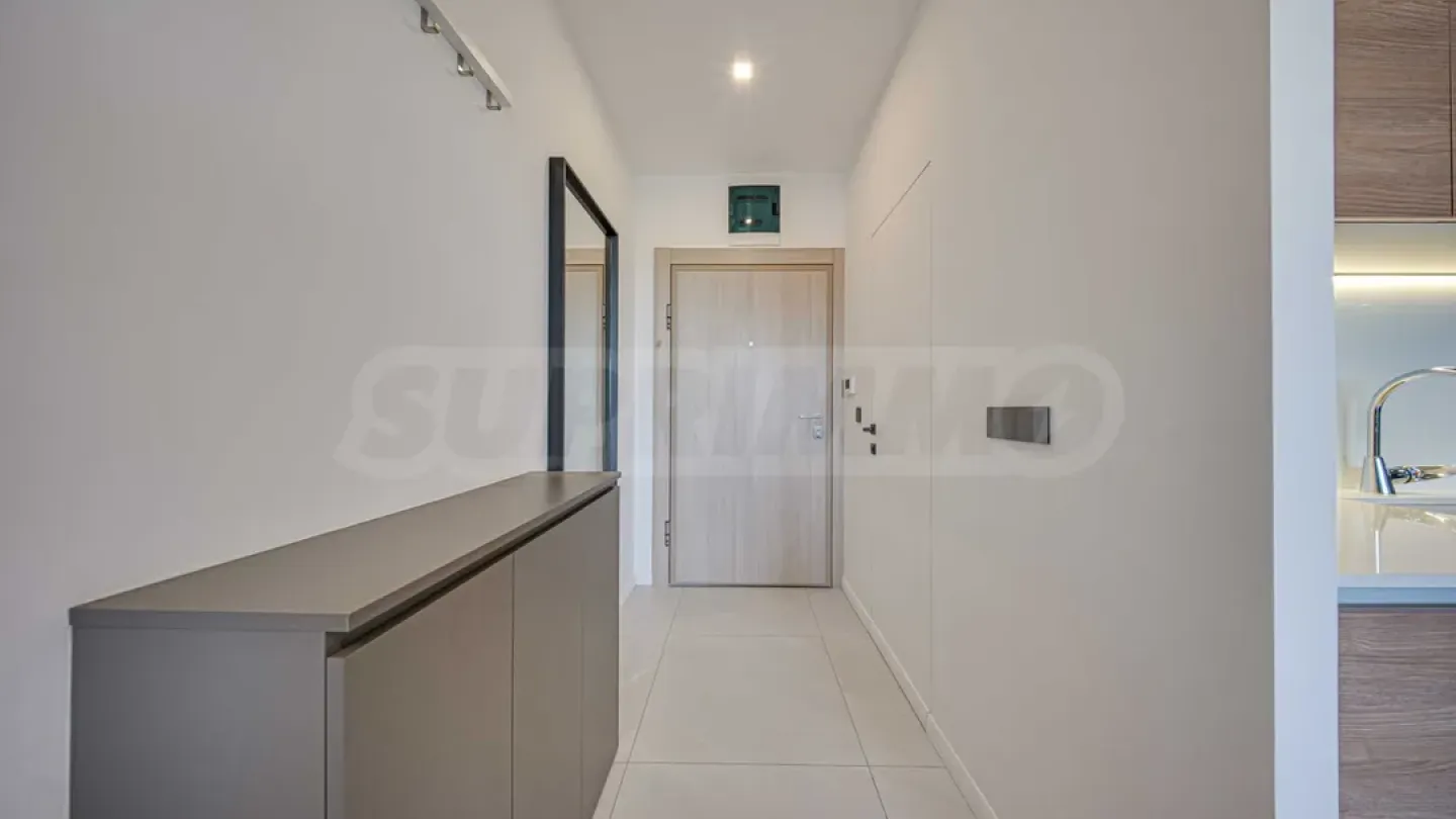 Spacious 3-Bedroom Flat in Sofia's White Quarter - Image 1