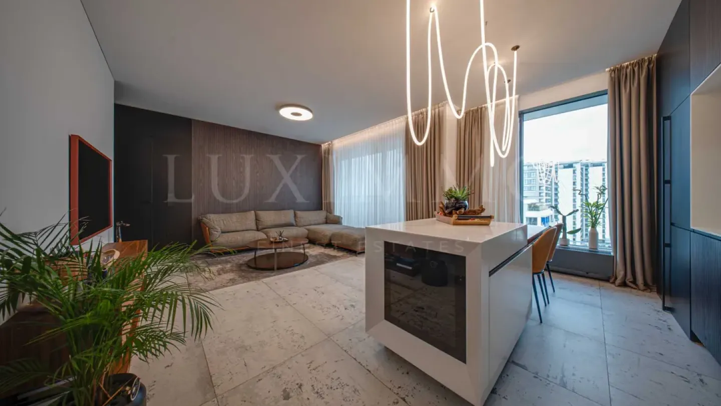 Sun-Drenched Apartment in Sofia's Diamond 1 - Image 3