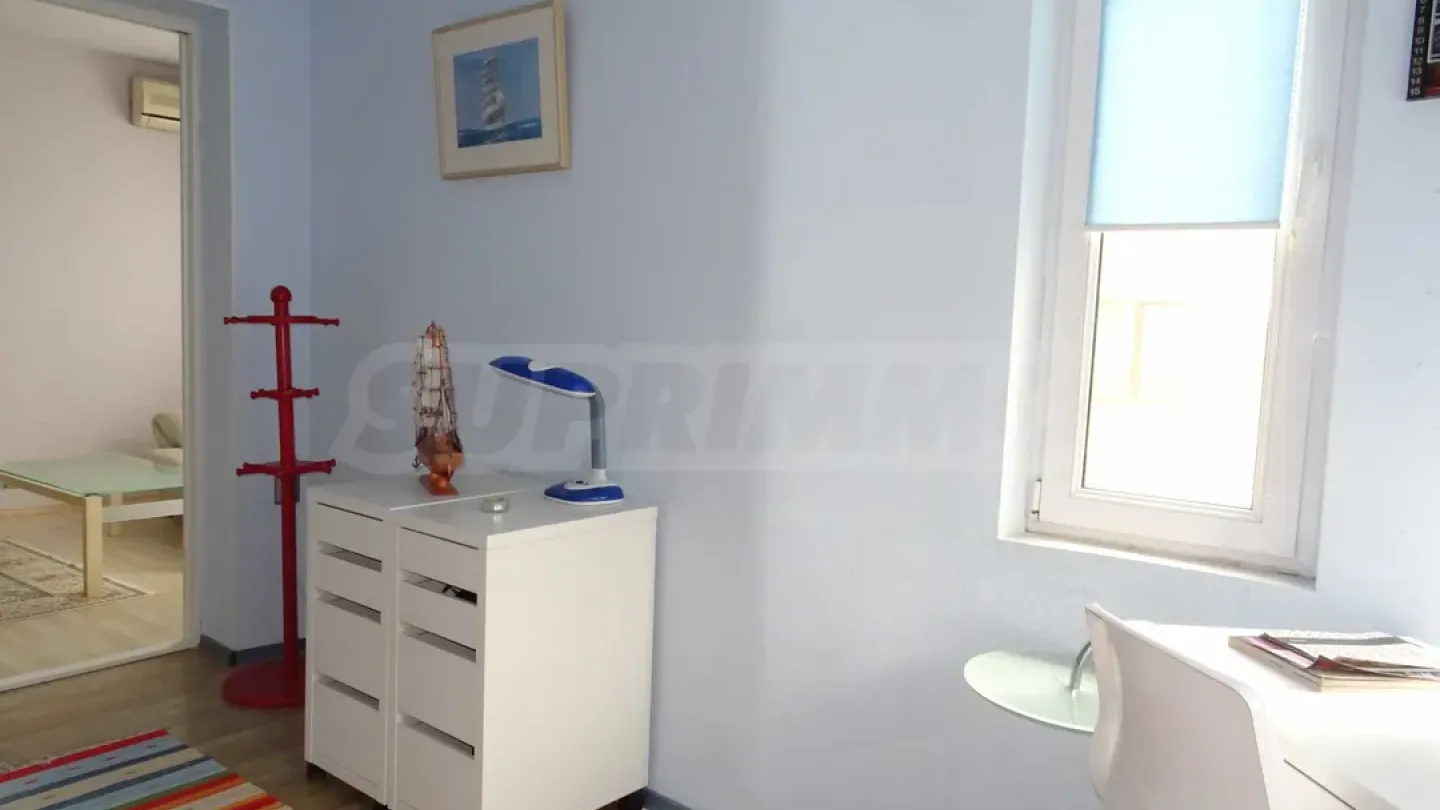 Stylish 3-Bed Apartment Near Red Square, Varna, Bulgaria - Image 2