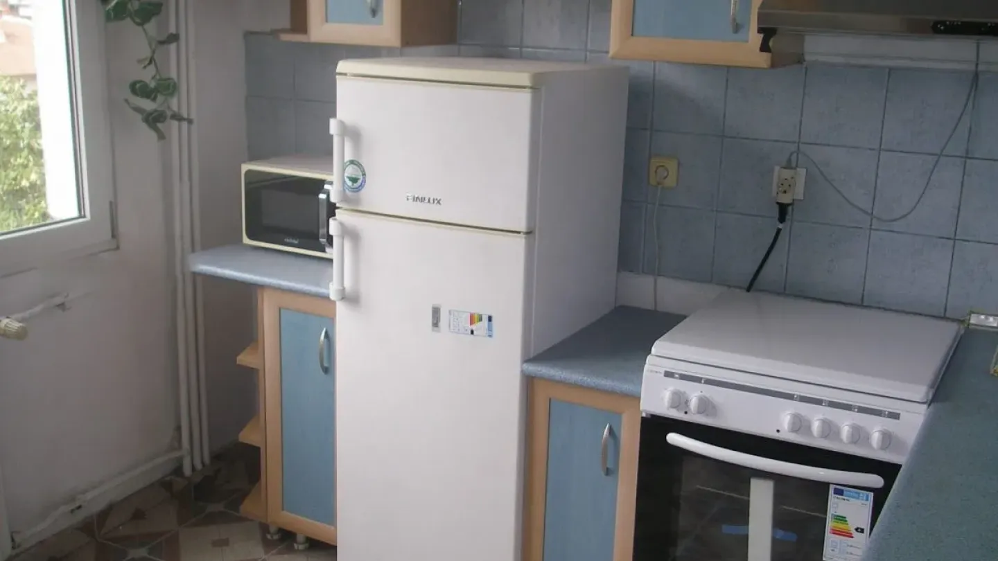 Spacious 3-Bedroom Apartment for Rent in Sofia's Geo Milev Area - Image 1