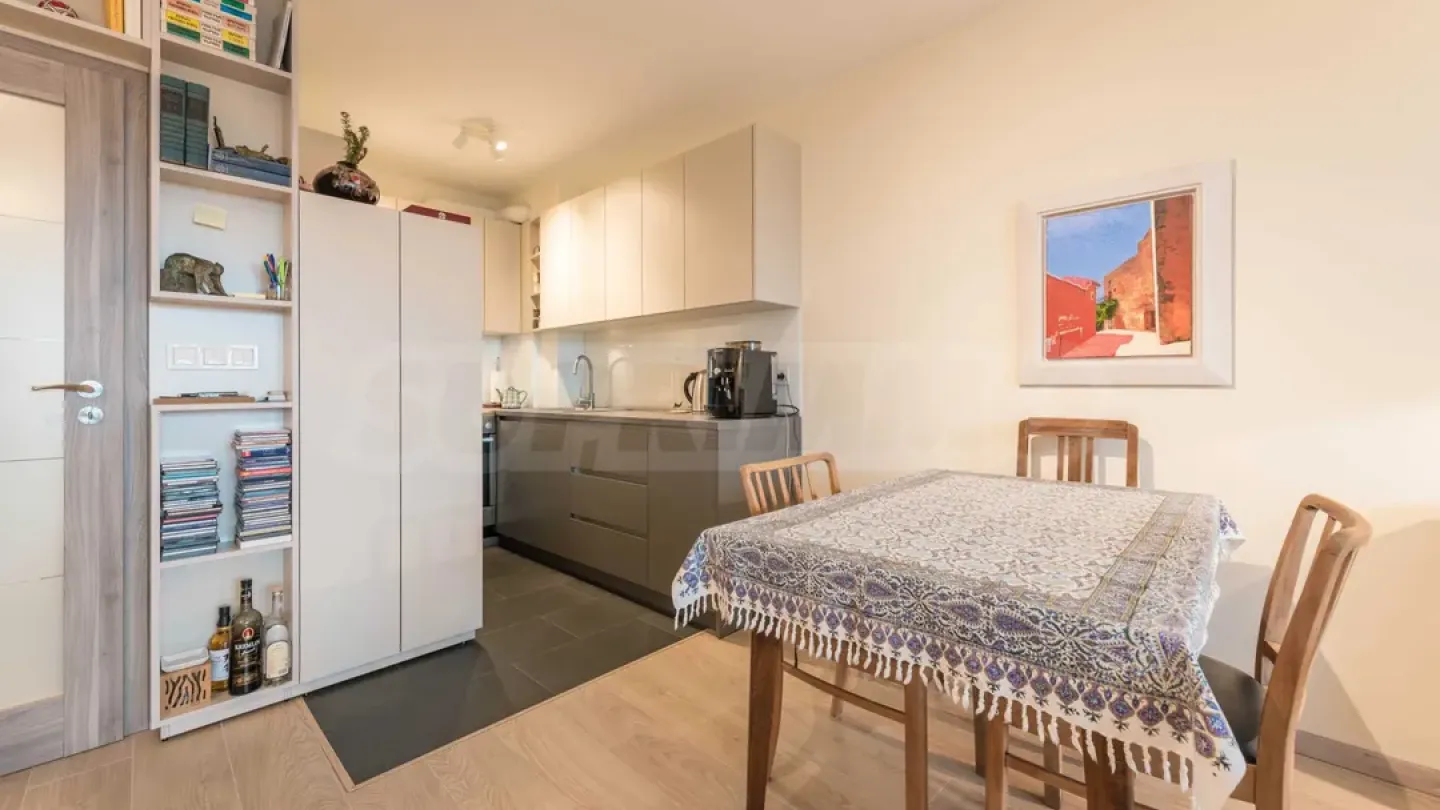 Spacious Sea View Apartment in Varna Center - Image 1