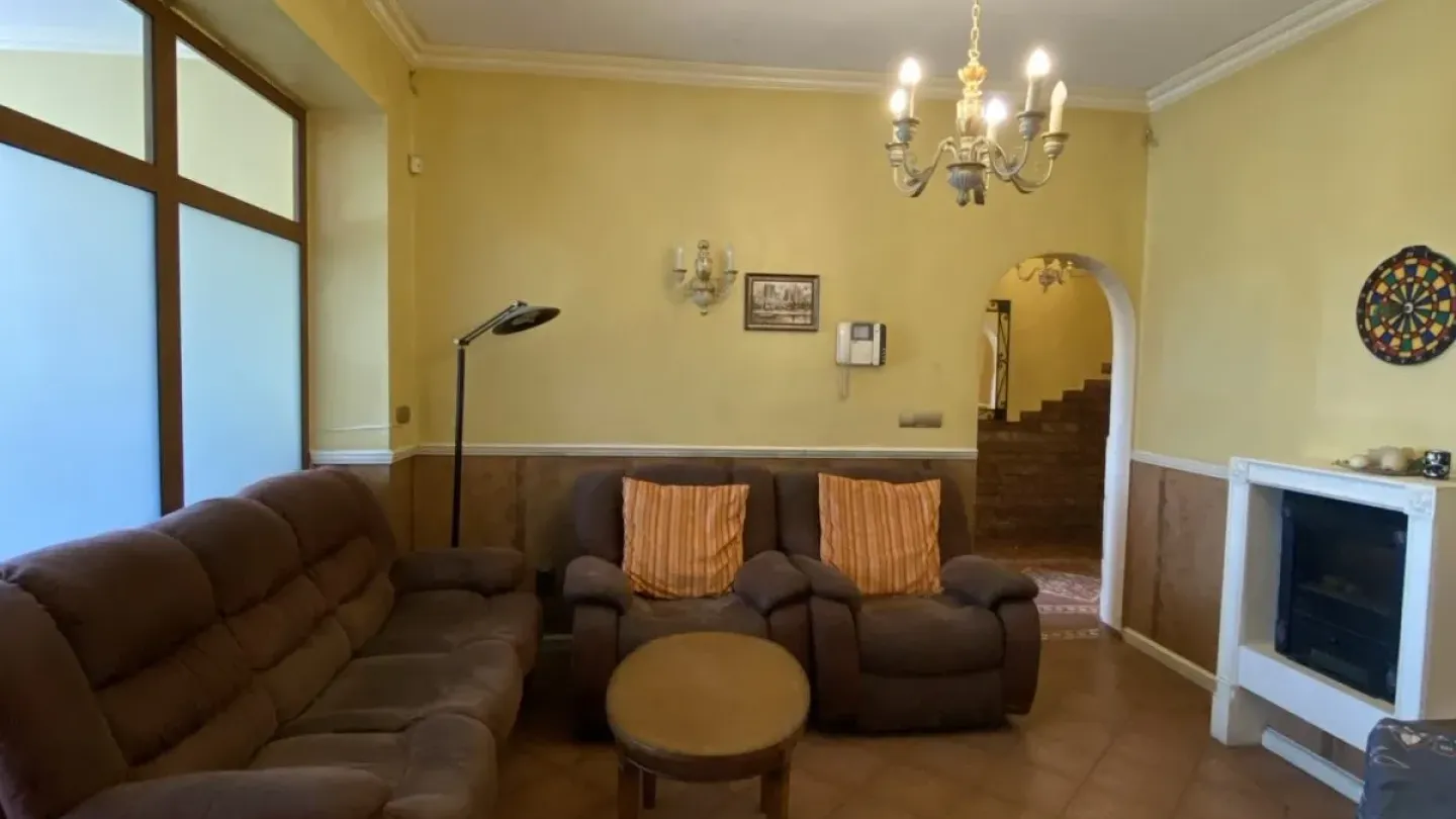 Spacious 3-Bedroom Apartment for Rent in Sofia's Heart - Image 4
