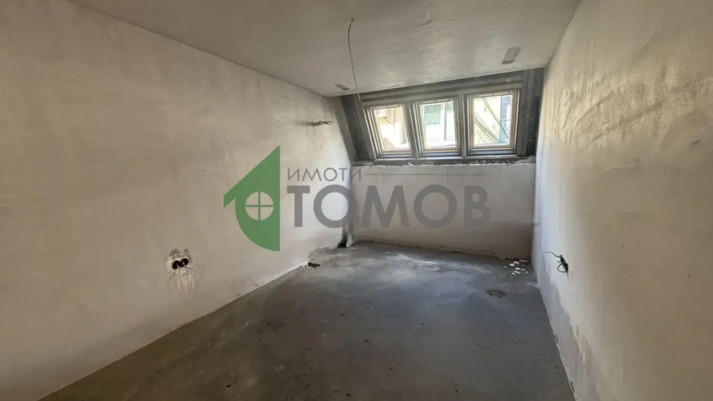 Spacious 3-Bedroom Apartment in Center of Stara Zagora - Act 14 - Image 2