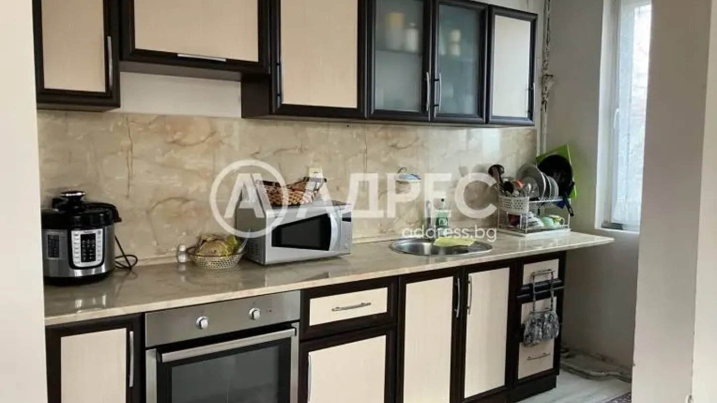 Spacious Fully Furnished Burgas Apartment with Garden and Garage for Sale - Image 2