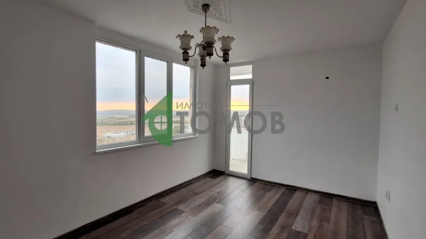 Spacious, Renovated 3BR Apartment with Great Views in Stara Zagora - Image 4