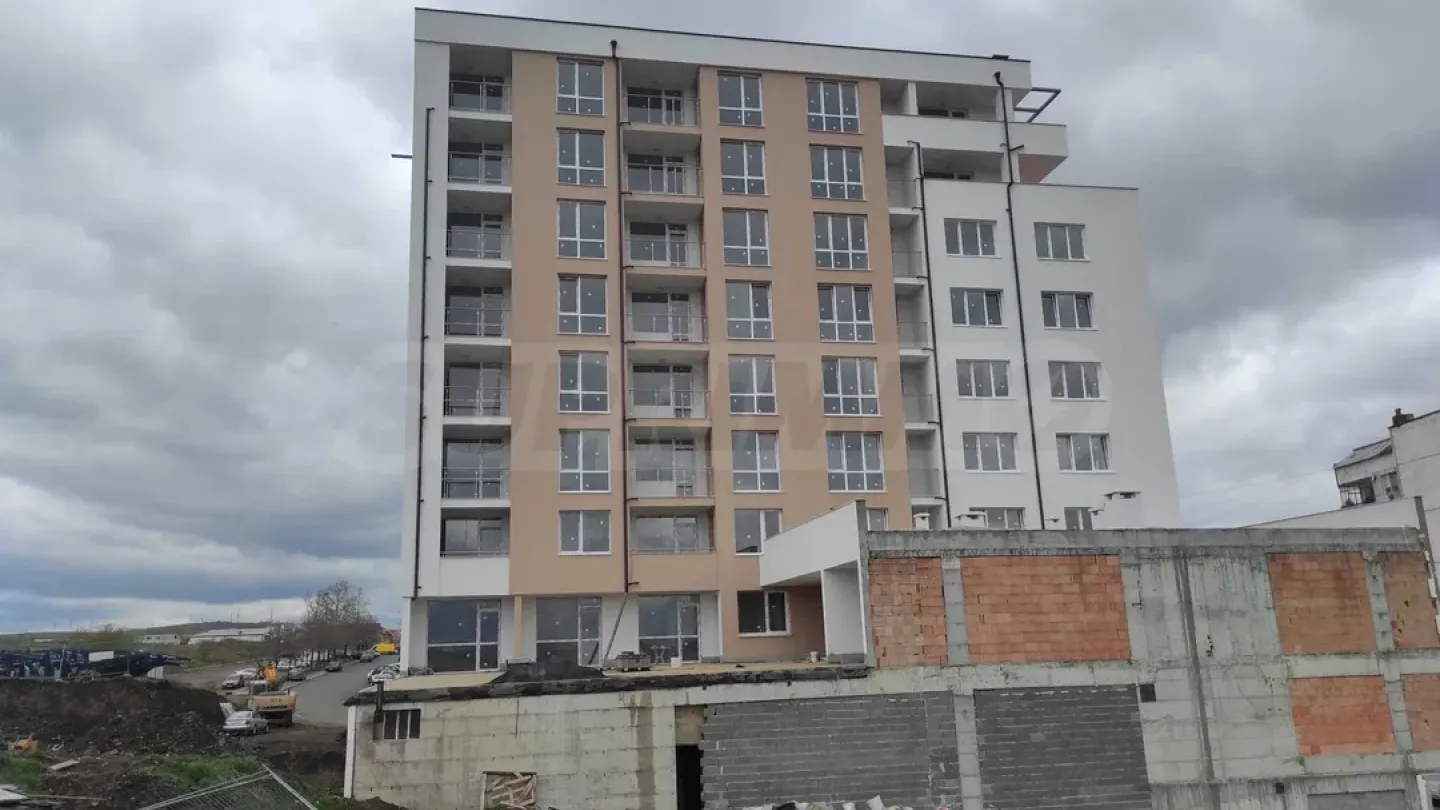 Spacious New Apartment with Lake Views in Burgas - Image 1