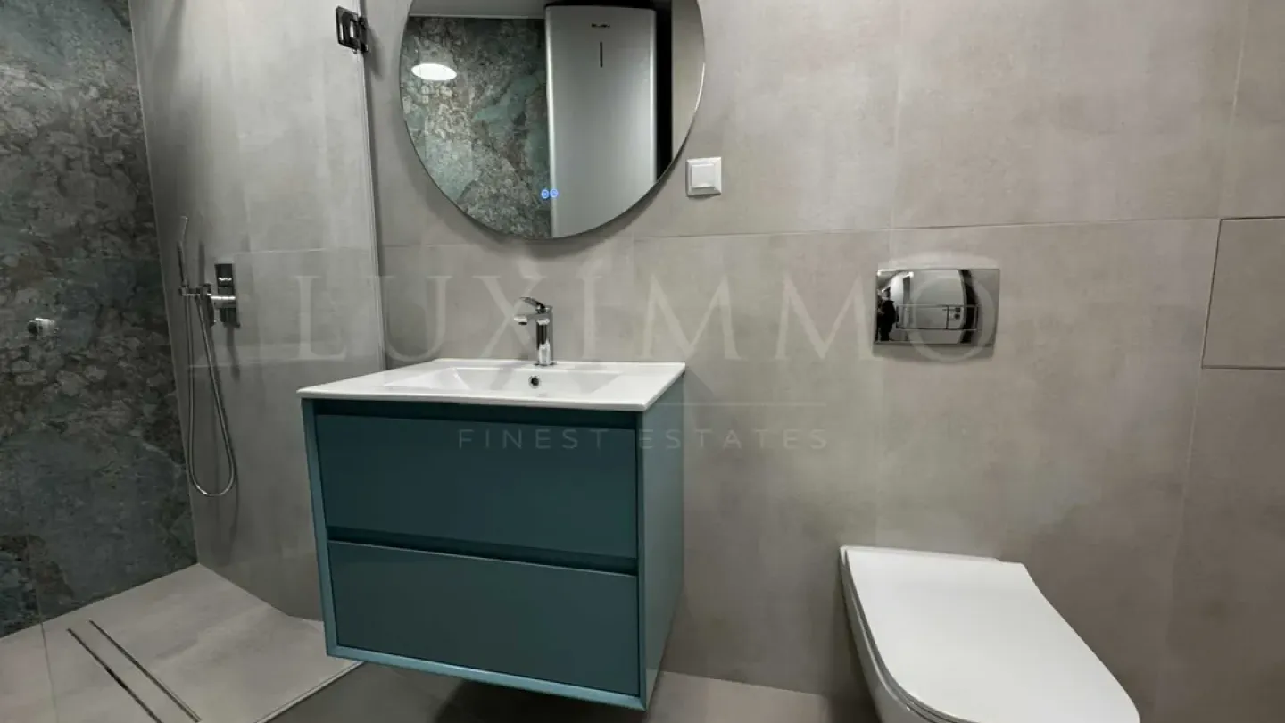 Stylish 2-Bedroom Apartment with Sea Views in Varna's Greek Quarter - Image 4