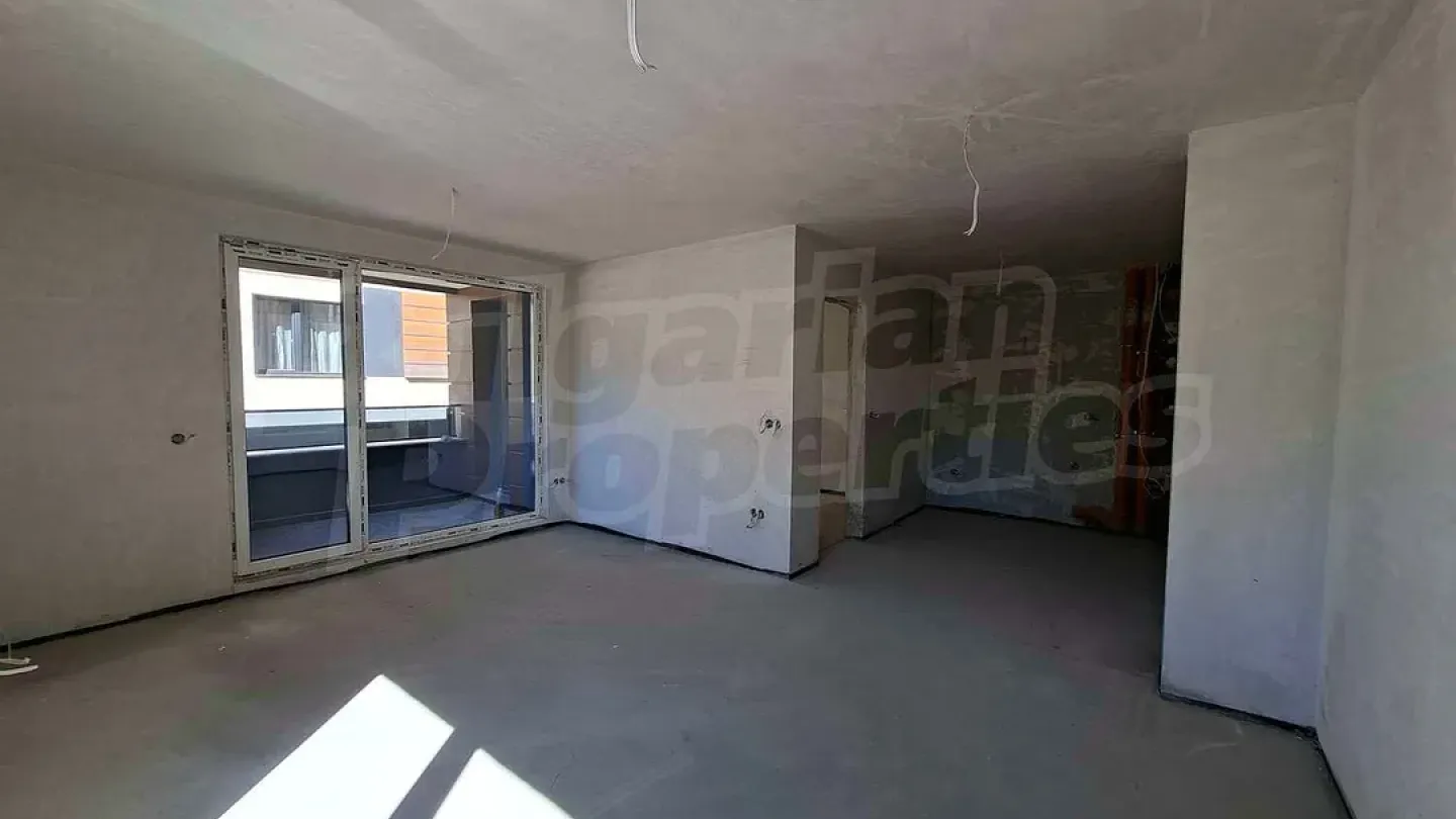 Spacious South-Facing Apartment in New Sofia Complex - Image 1