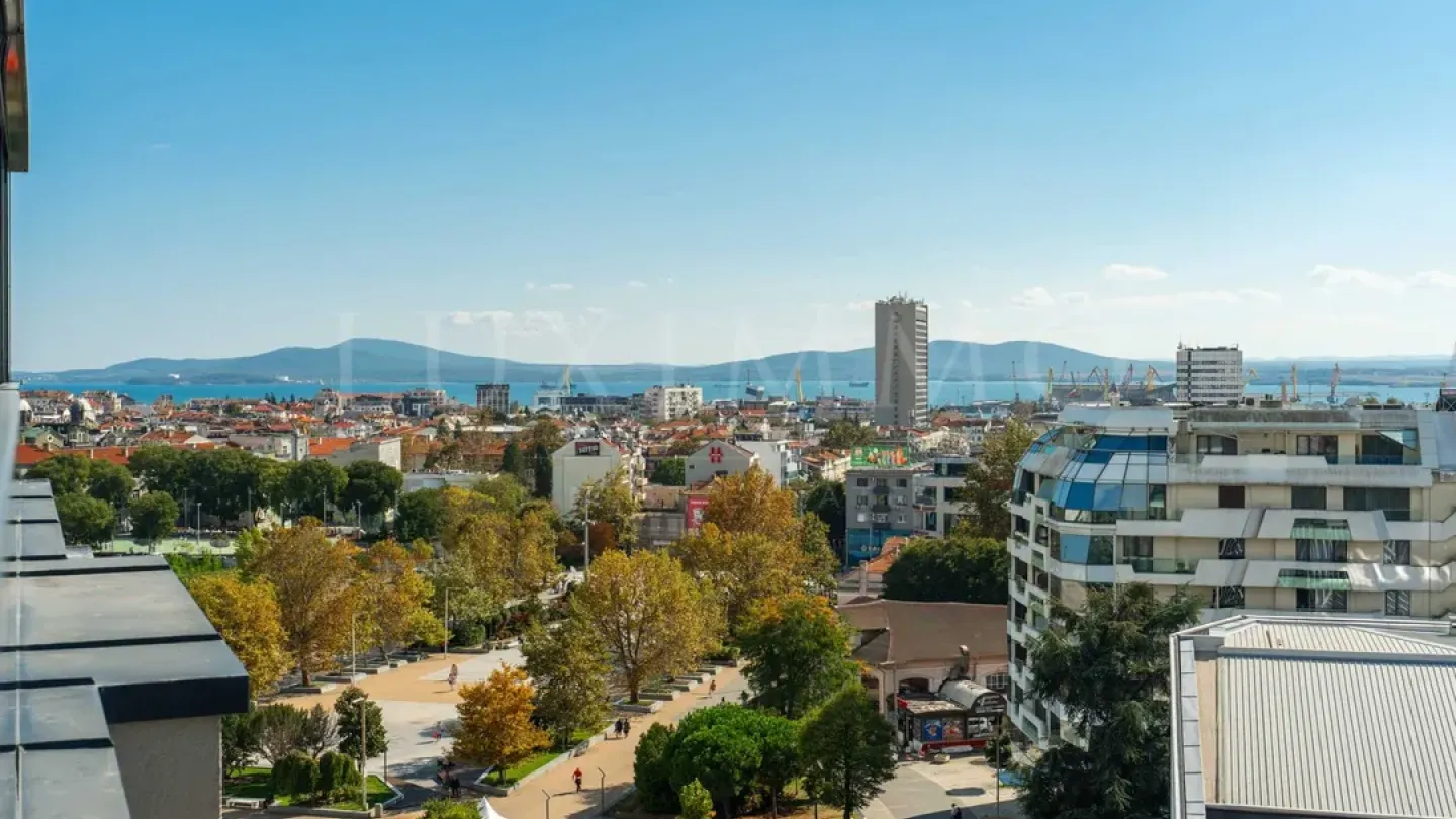 Spacious, Fully Furnished Maisonette with Sea Views in Burgas - Image 1