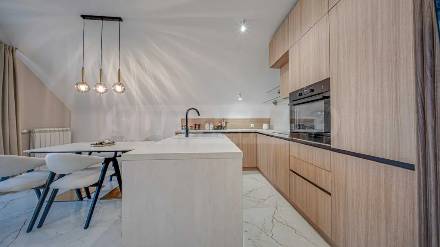 Spacious 2-Bedroom Apartment w/ Parking in Kr. Vada - Image 1