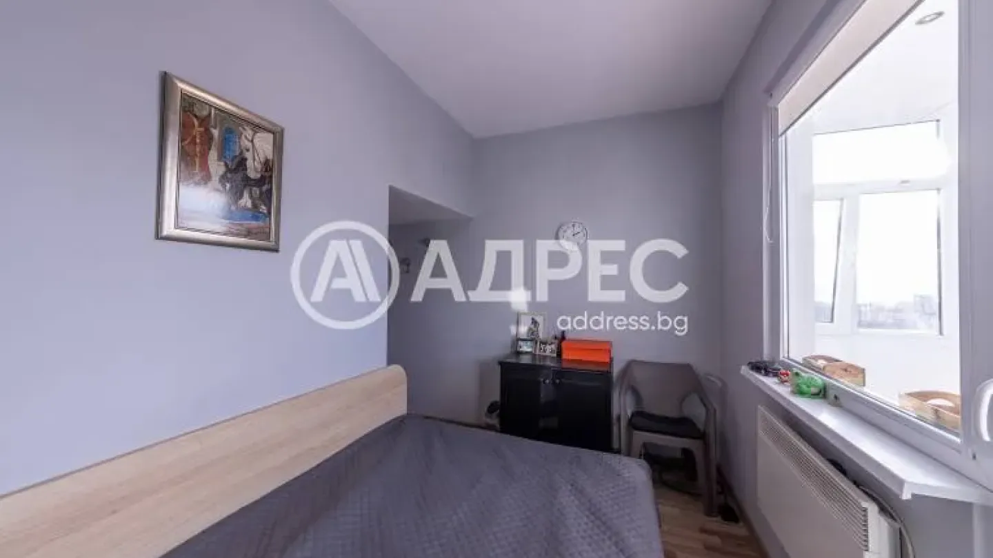 Spacious Fully Furnished Three-Bedroom Apartment for Sale in Varna's Mladezha District - Image 5