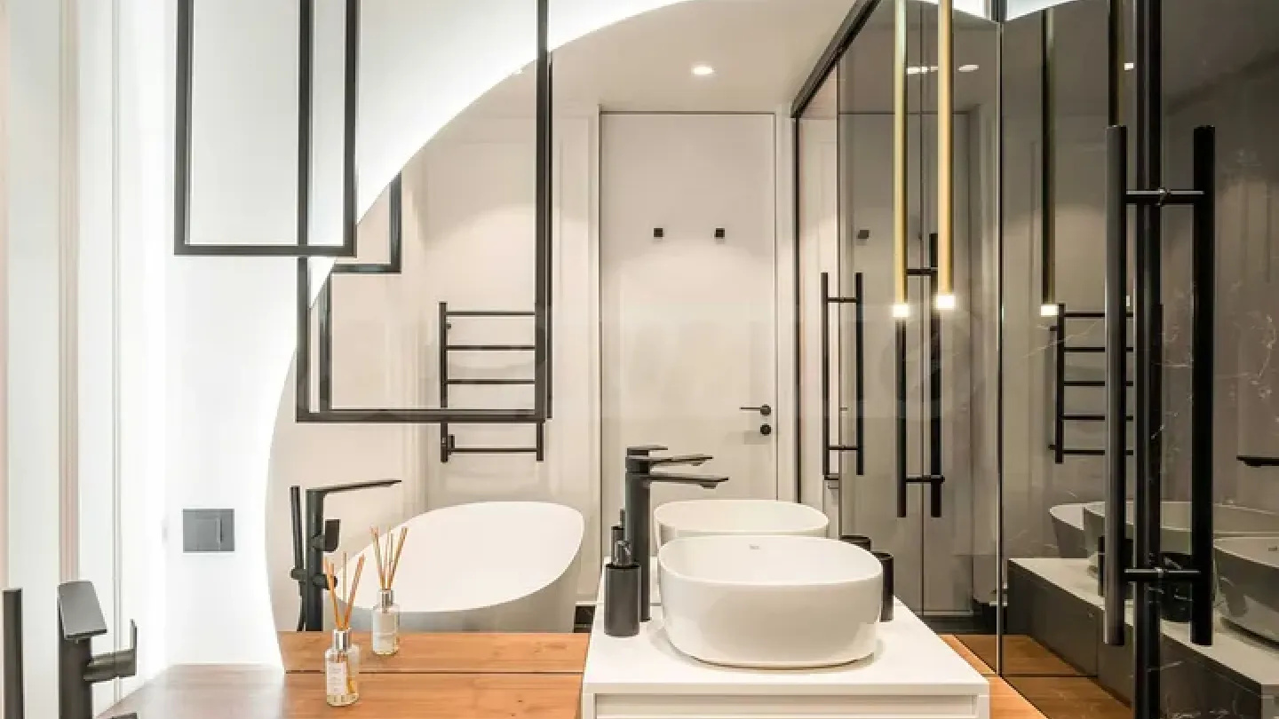 Luxurious Burgas Apartment with Sea Views - Image 4