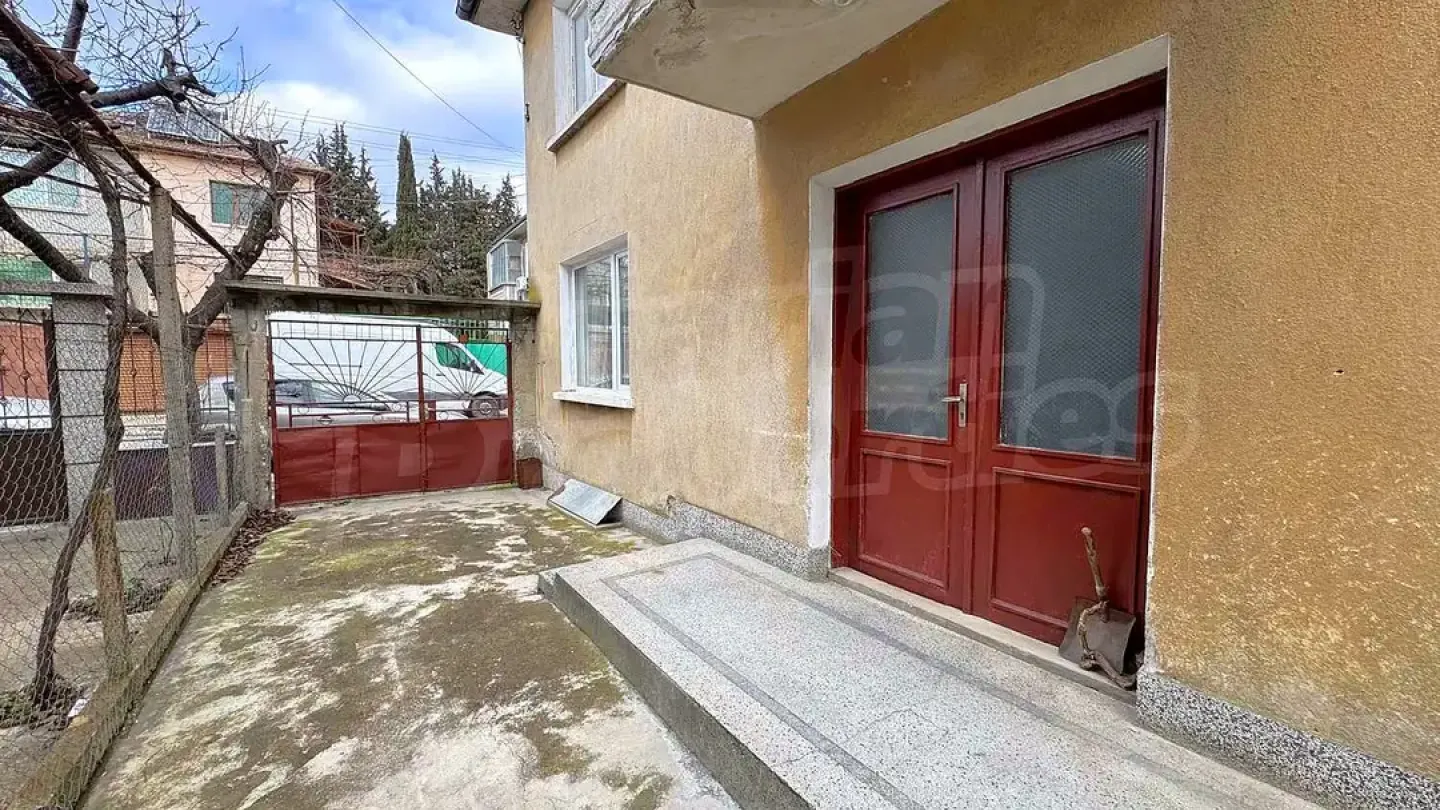 Spacious Fully Furnished House Near Samara's Flag Park - Image 3