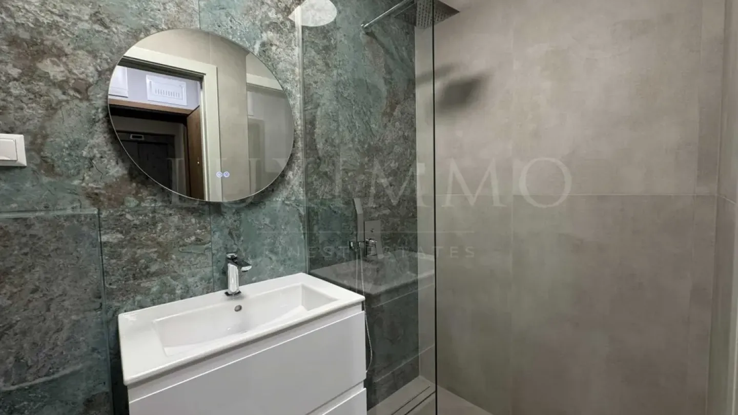 Stylish Studio Apartment with Sea Views in Varna's Greek Quarter - Image 2