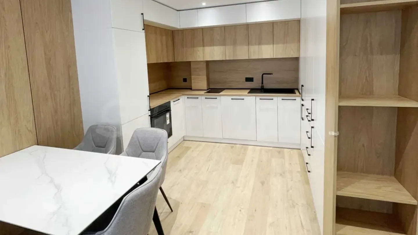 Spacious, Fully Furnished 3-Bedroom Apartment in Plovdiv, Bulgaria - Image 5