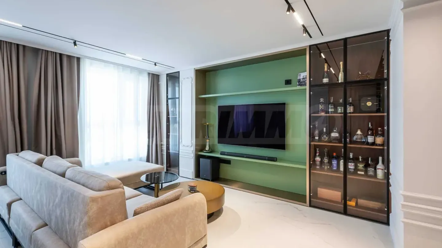 Luxurious Burgas Apartment with Sea Views - Image 2