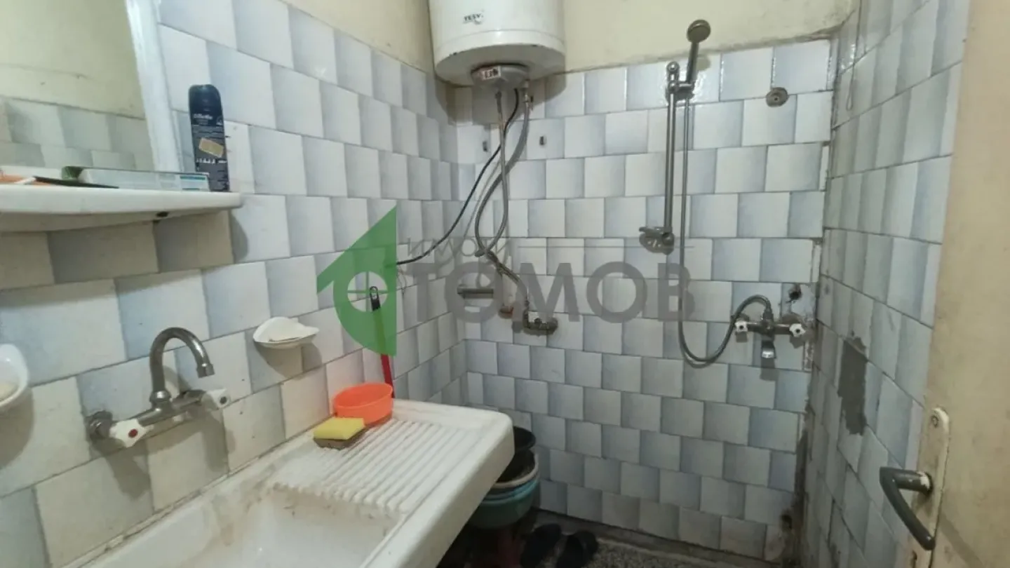 Spacious 3-Bedroom Apartment in Central Stara Zagora for Sale - Image 2