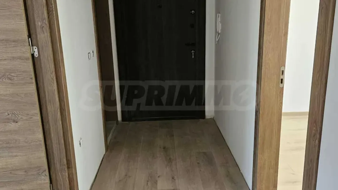 Spacious 2-Bedroom Apartment with Sea Views - Image 4