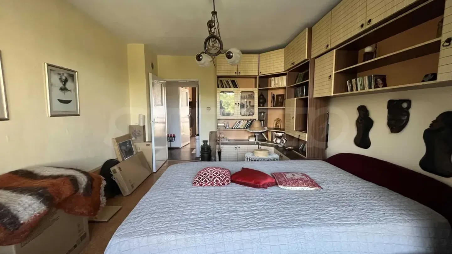 Spacious 2-Bedroom Apartment in Burgas Center - Image 2