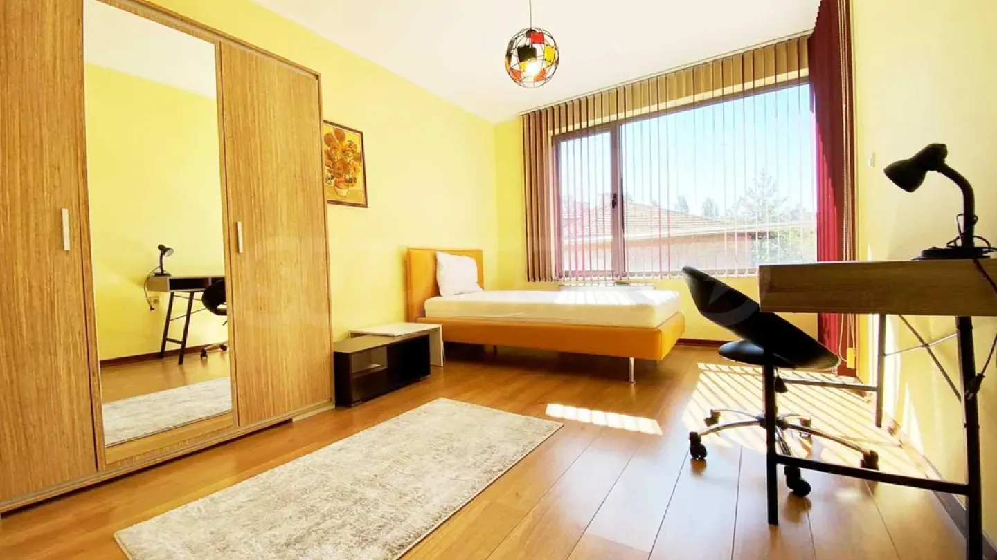Spacious 3-Bedroom Apartment with River Views in Plovdiv - Image 5