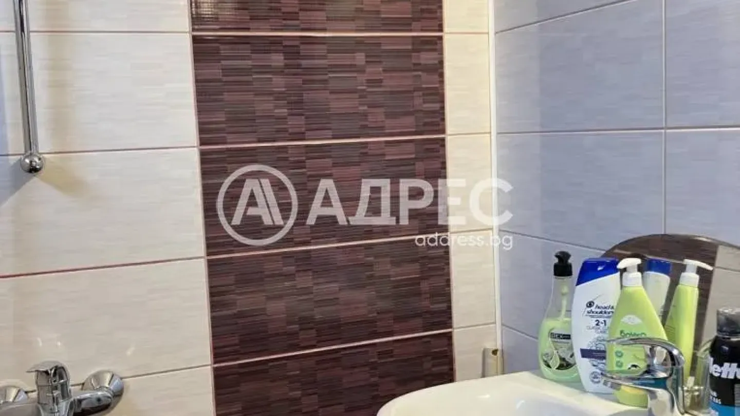 Spacious Fully Furnished Burgas Apartment with Garden and Garage for Sale - Image 5