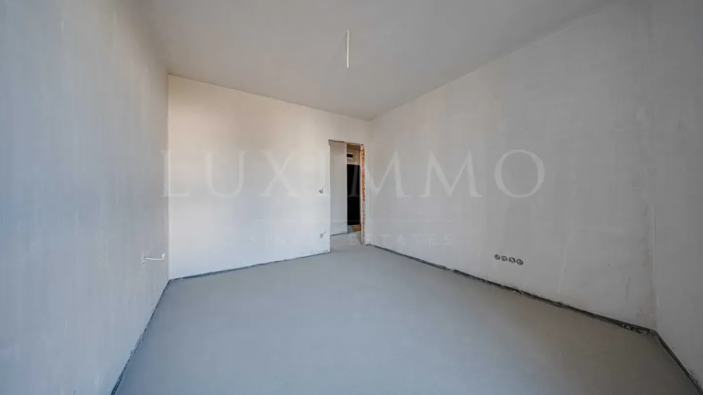 Stylish One-Bedroom Apartment with Yard in Malinova Dolina - Image 2