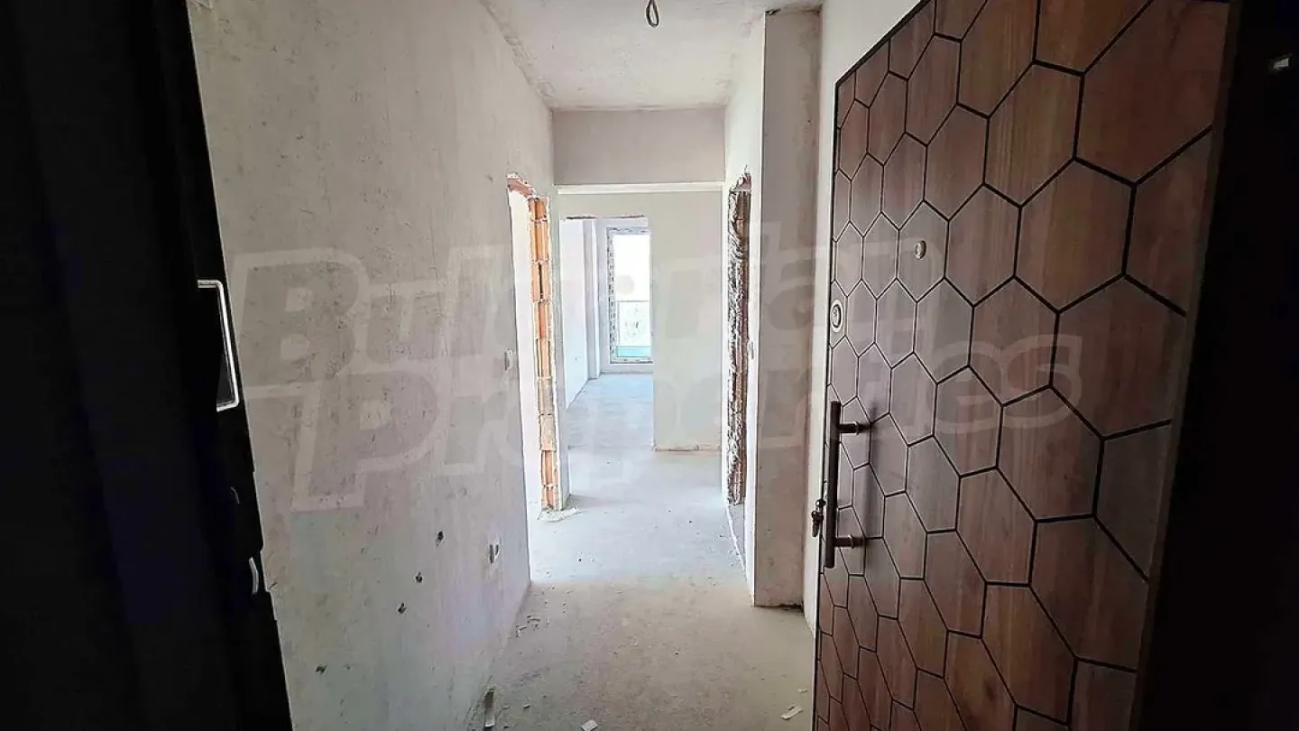 Spacious Two-Bedroom Apartment in New Varna Building - Image 1