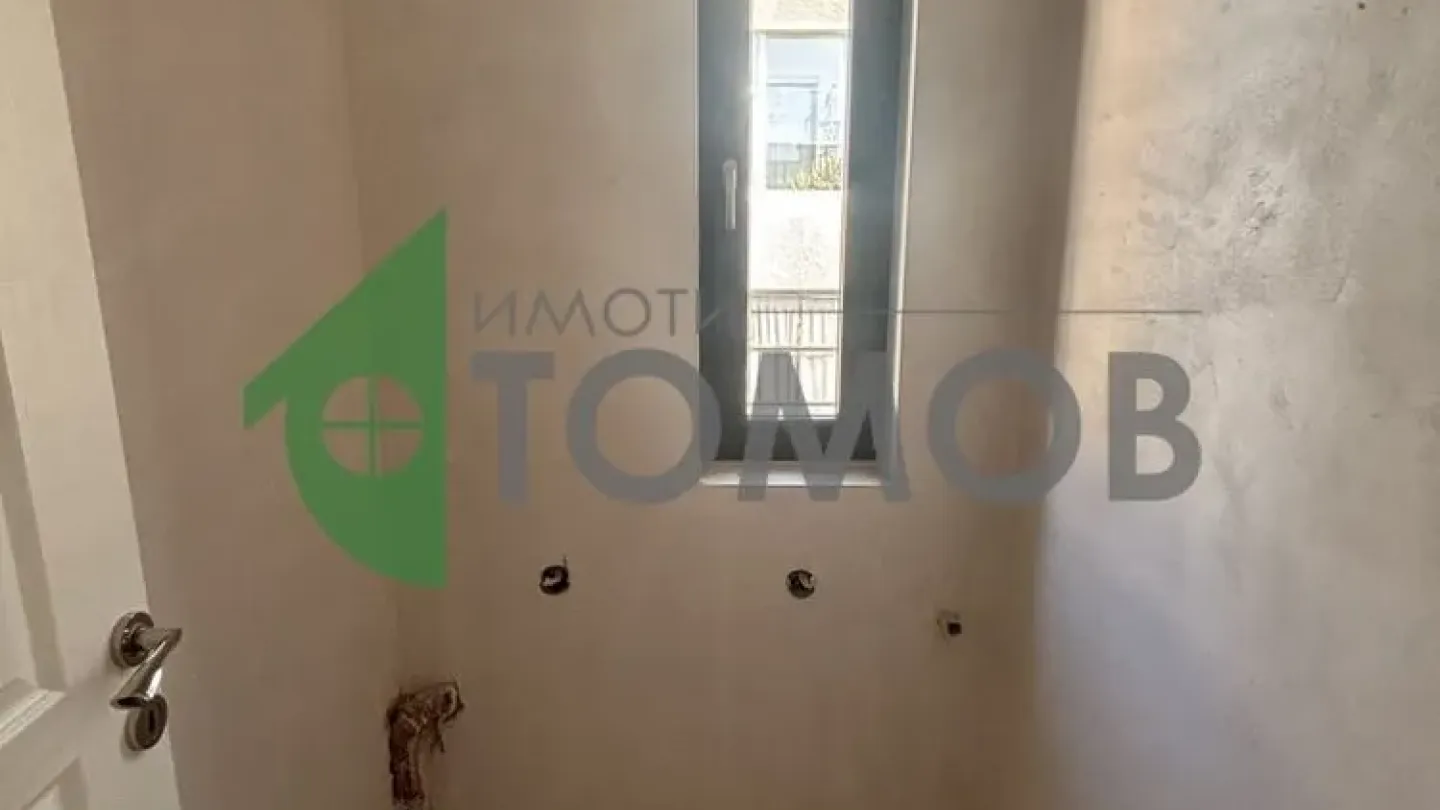 Spacious 3-Bedroom Apartment Near Park in Stara Zagora - Image 3