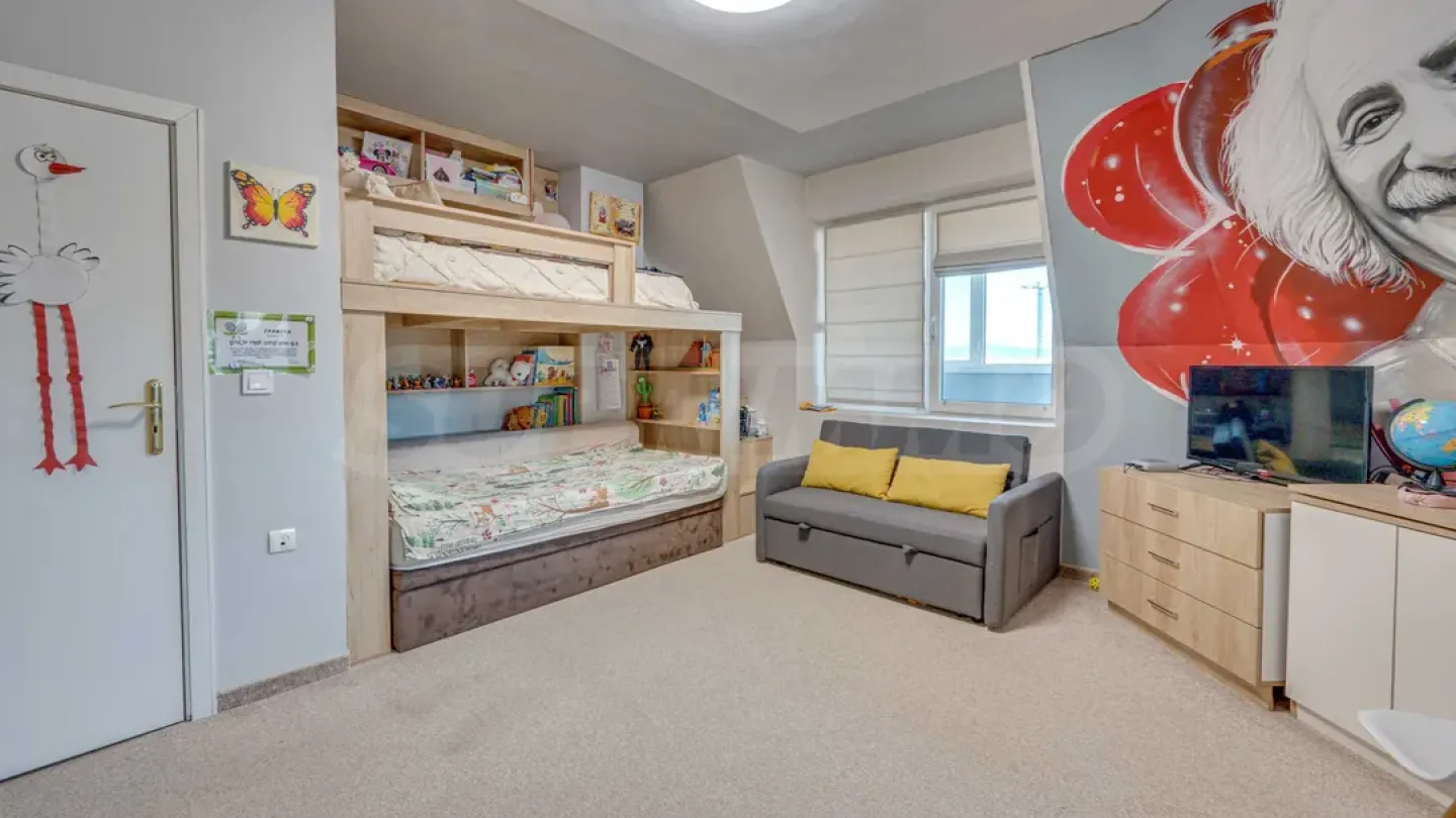 Spacious 3-Bedroom Apartment with Panoramic Views in Sofia - Image 4