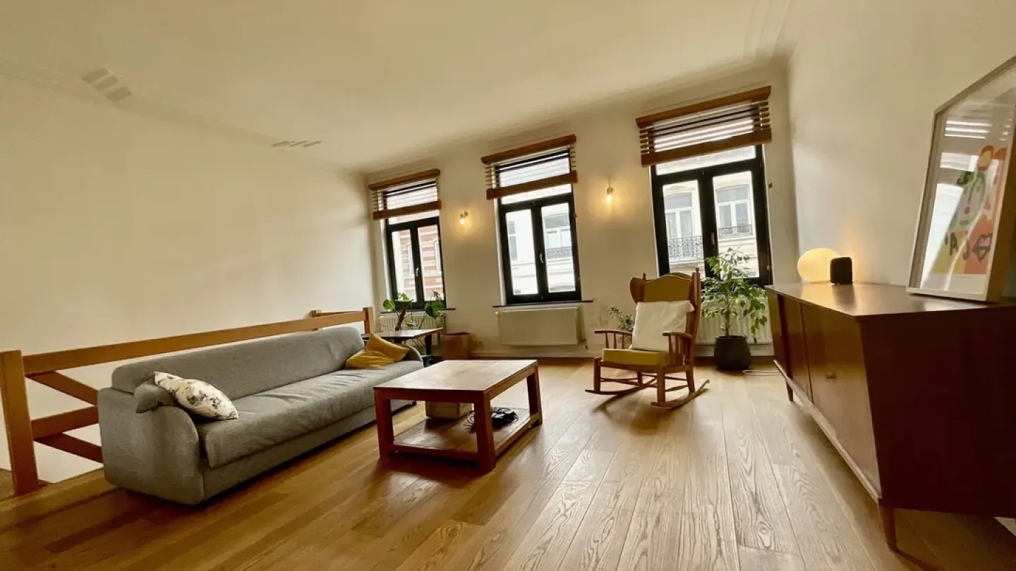 Elegant Triplex in Brussels - Charming & Spacious Residence - Image 3