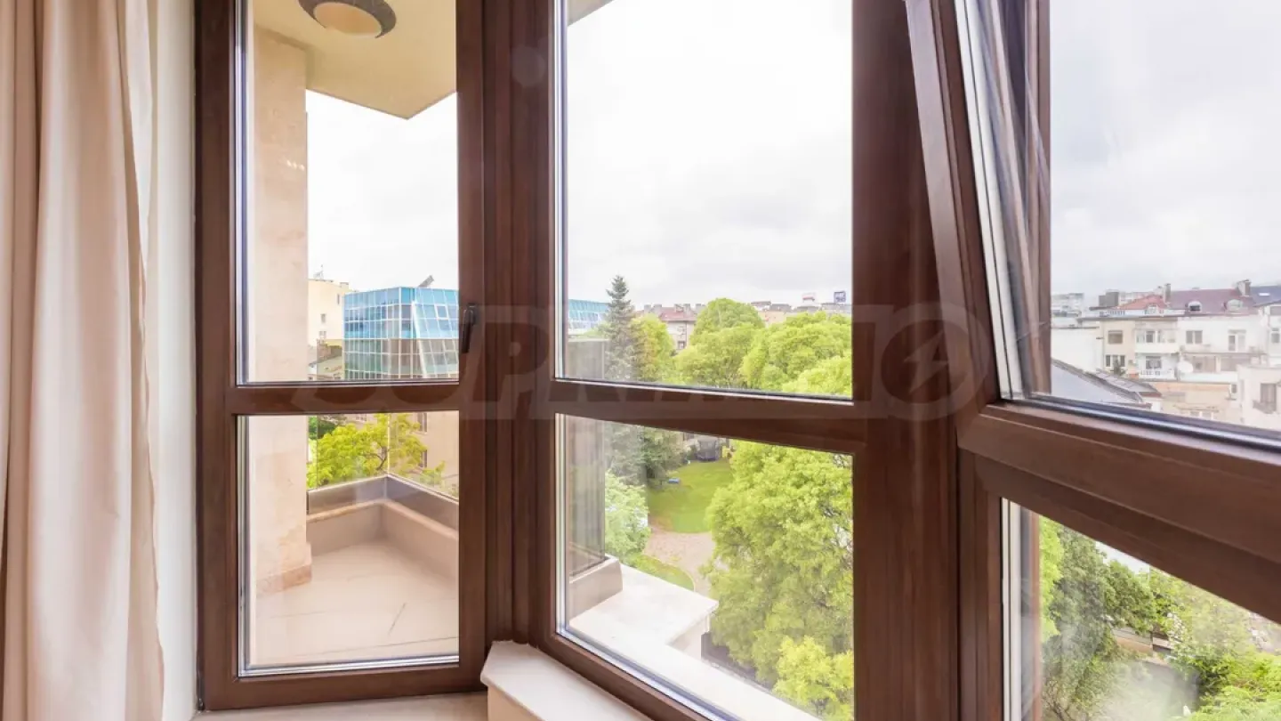 Spacious Sea View Apartment in Varna Center - Image 5